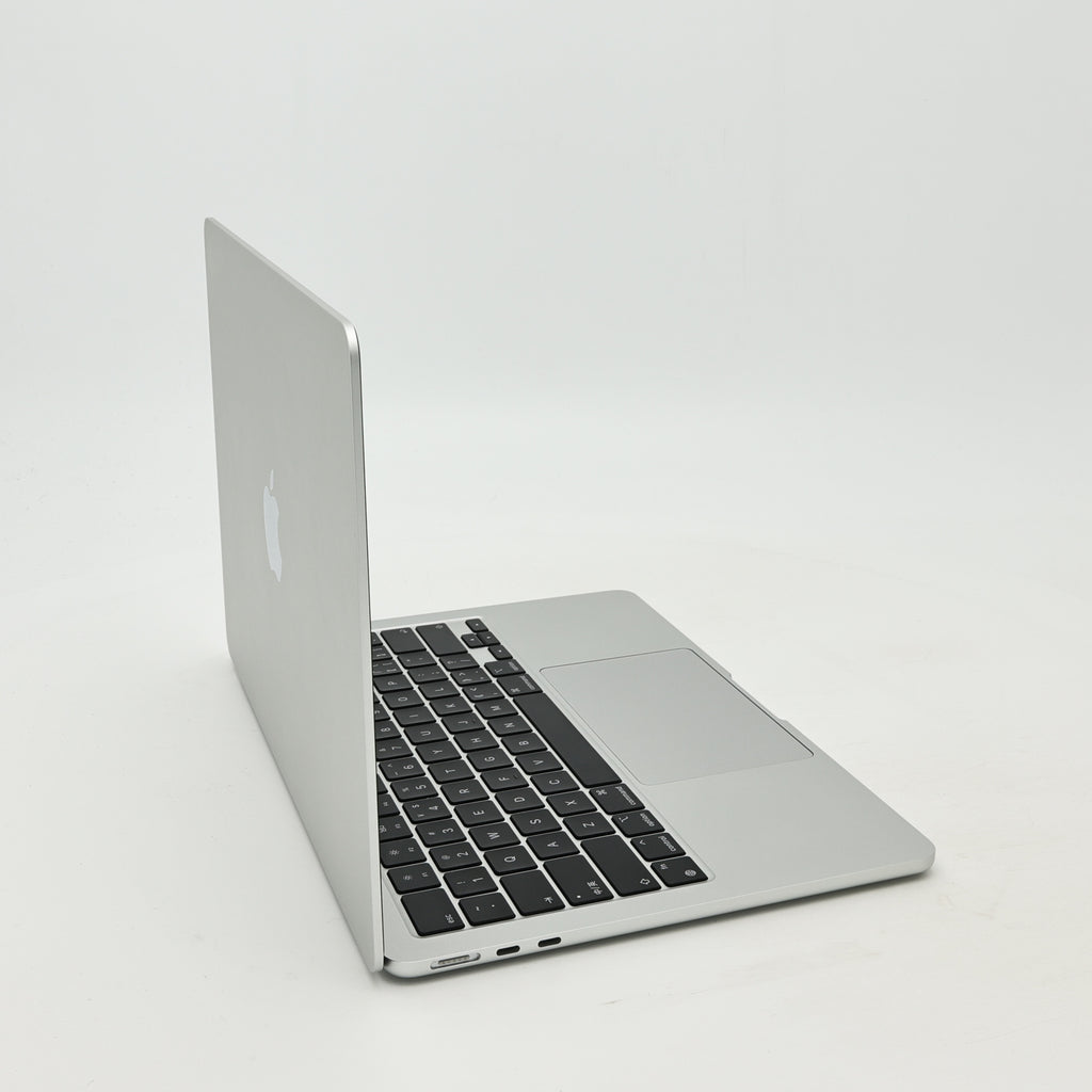 95新 Apple MacBook Air 22年 13寸 M2（8+8核） 8G RAM 256G SSD 銀色