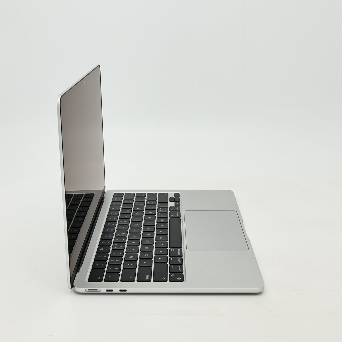 95新 Apple MacBook Air 22年 13寸 M2（8+8核） 8G RAM 256G SSD 銀色
