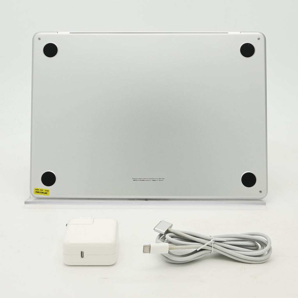 95新 Apple MacBook Air 22年 13寸 M2（8+8核） 8G RAM 256G SSD 銀色