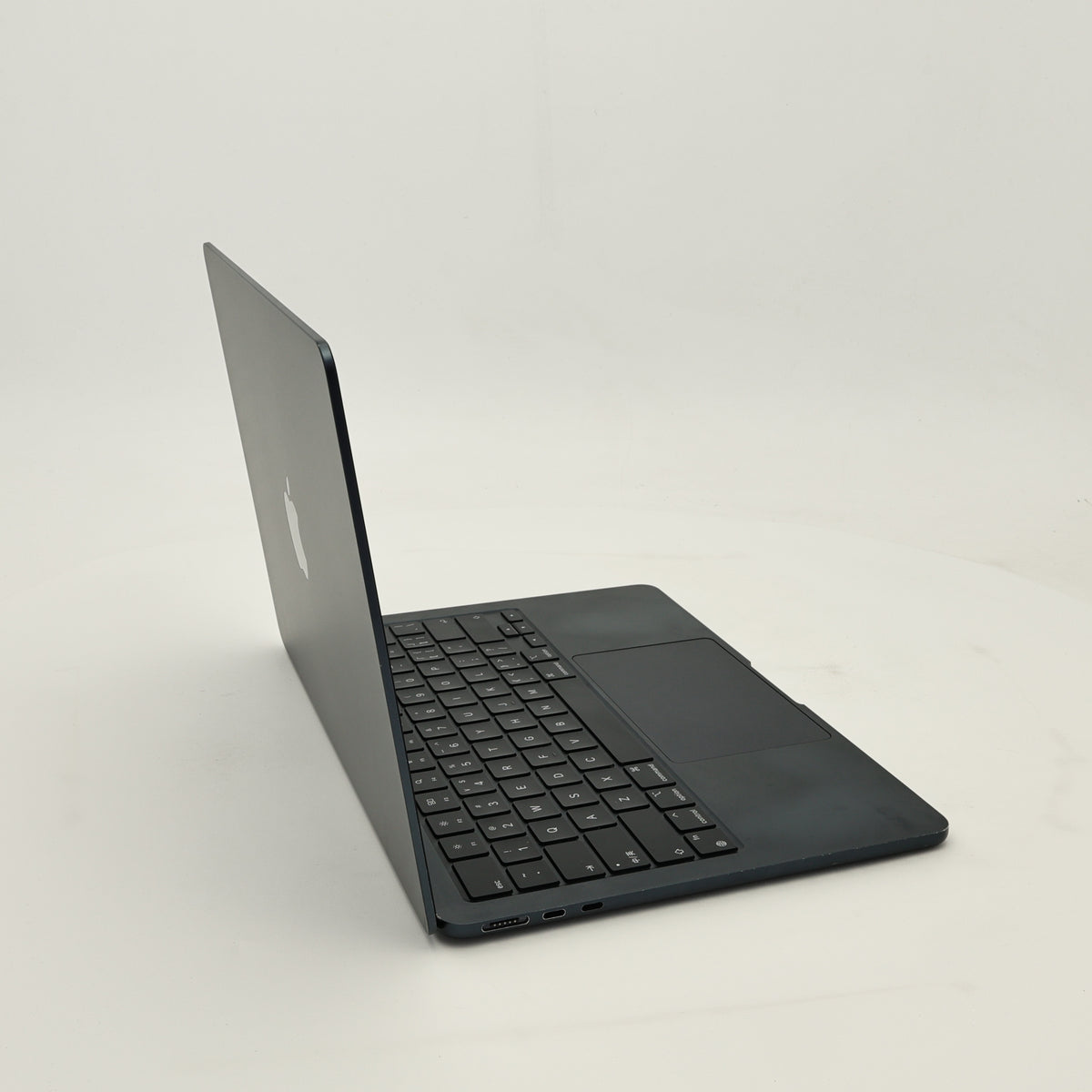 95新 Apple MacBook Air 22年 13寸 M2（8+8核） 8G RAM 512G SSD 午夜色
