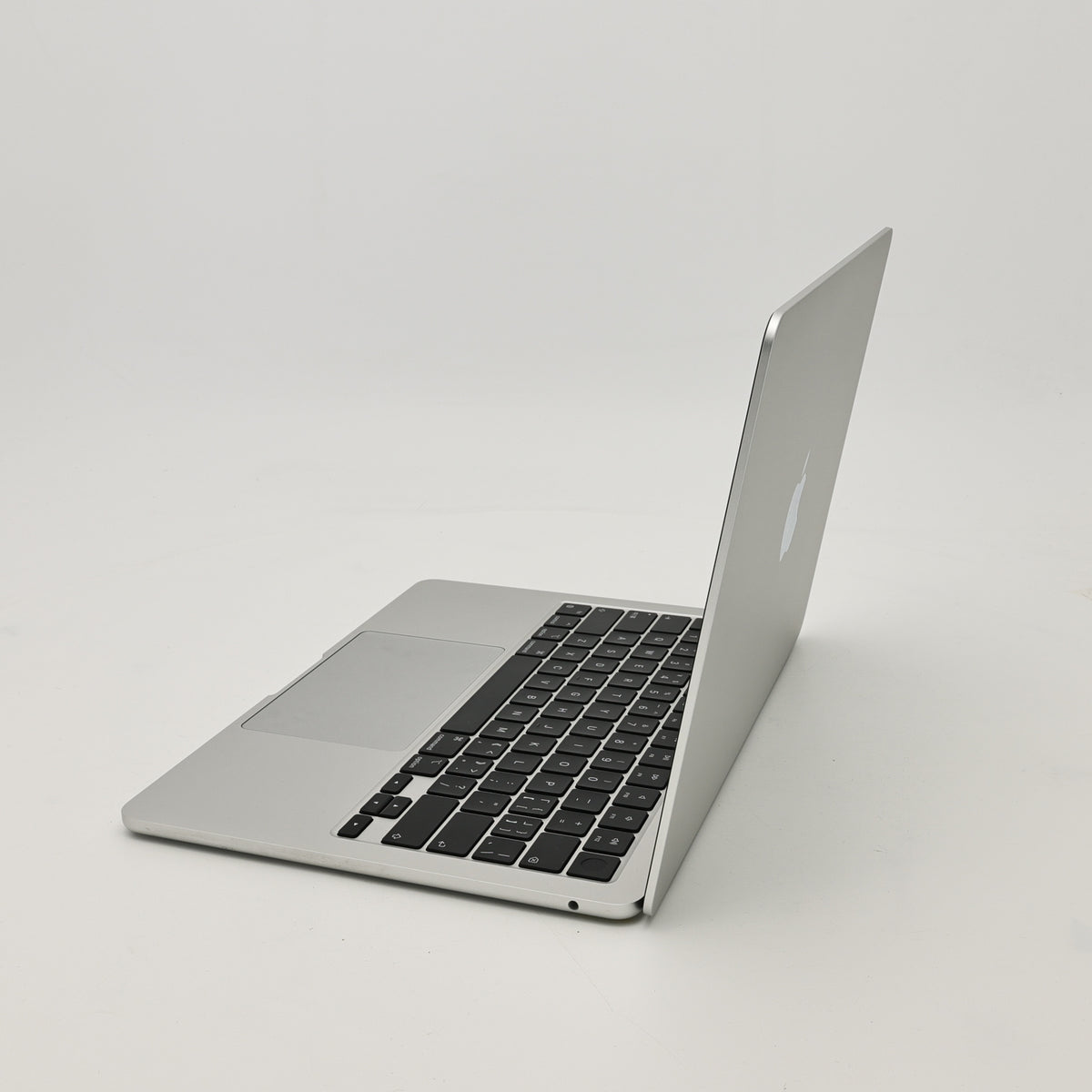 99新 Apple MacBook Air 22年 13寸 M2（8+8核） 8G RAM 256G SSD 銀色