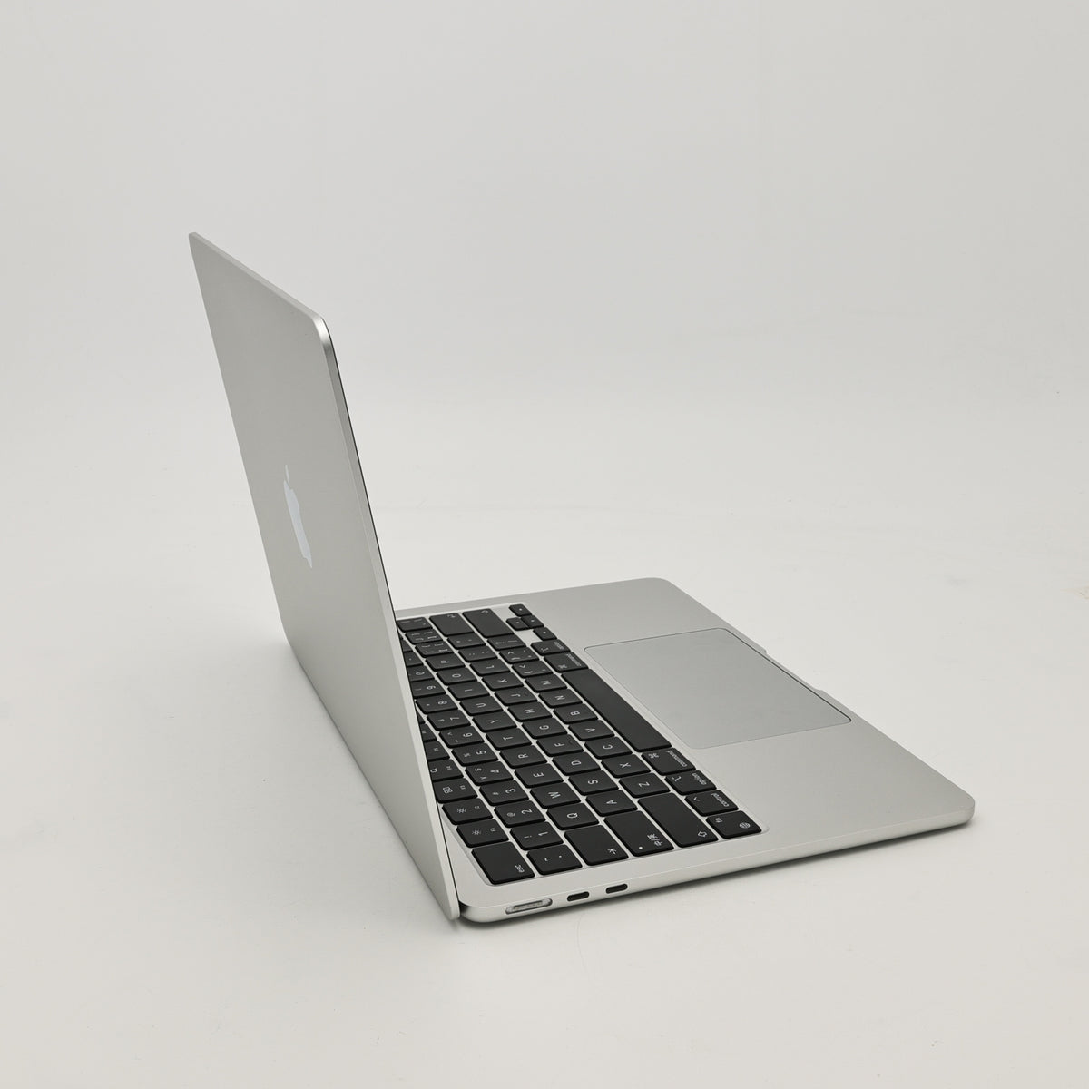 99新 Apple MacBook Air 22年 13寸 M2（8+8核） 8G RAM 256G SSD 銀色