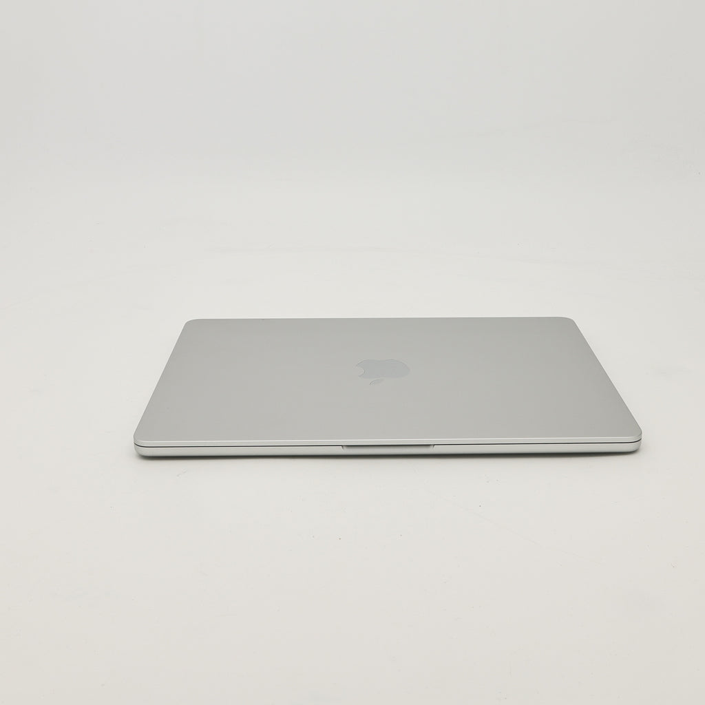 99新 Apple MacBook Air 22年 13寸 M2（8+8核） 8G RAM 256G SSD 銀色