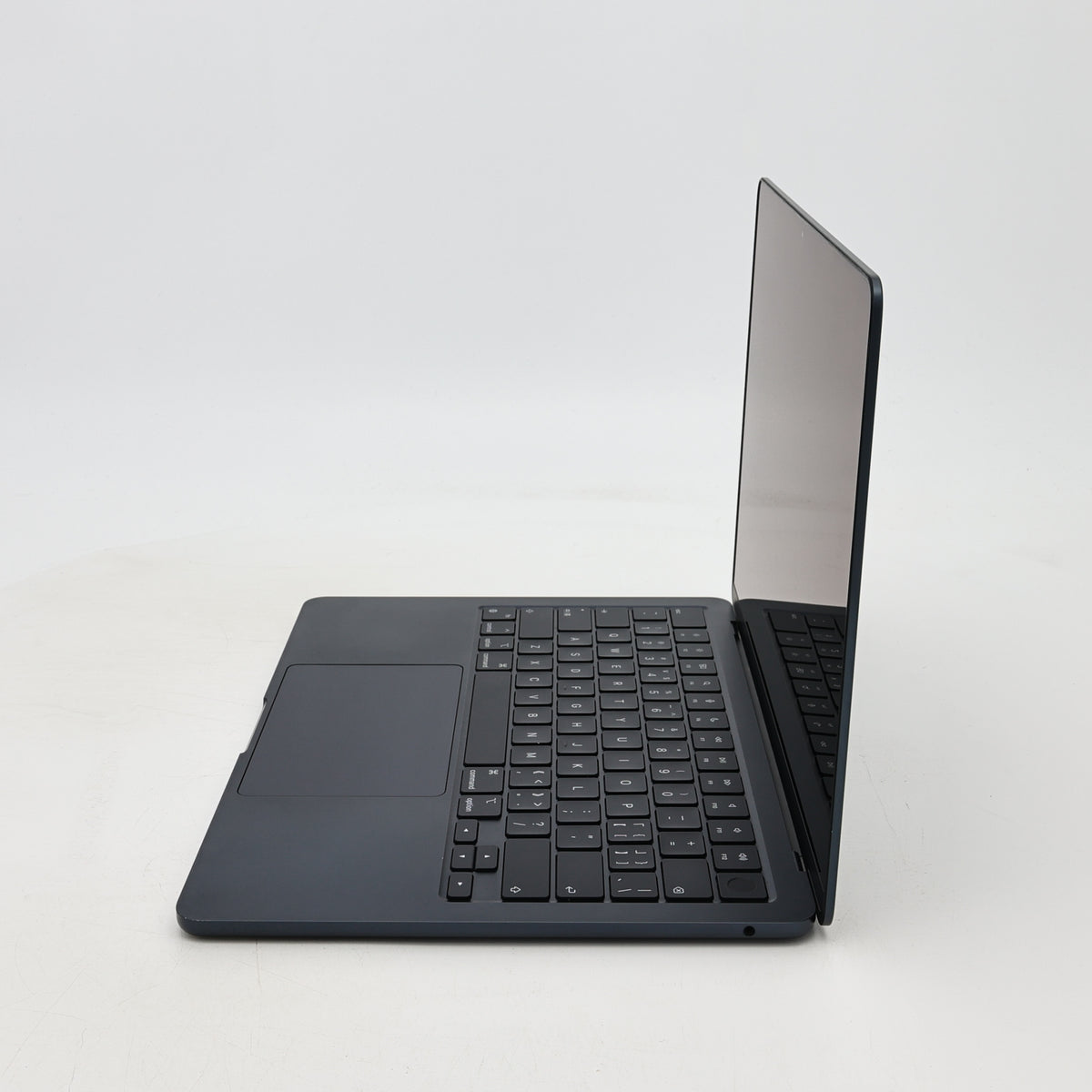 95新 Apple MacBook Air 22年 13寸 M2（8+8核） 8G RAM 256G SSD 午夜色