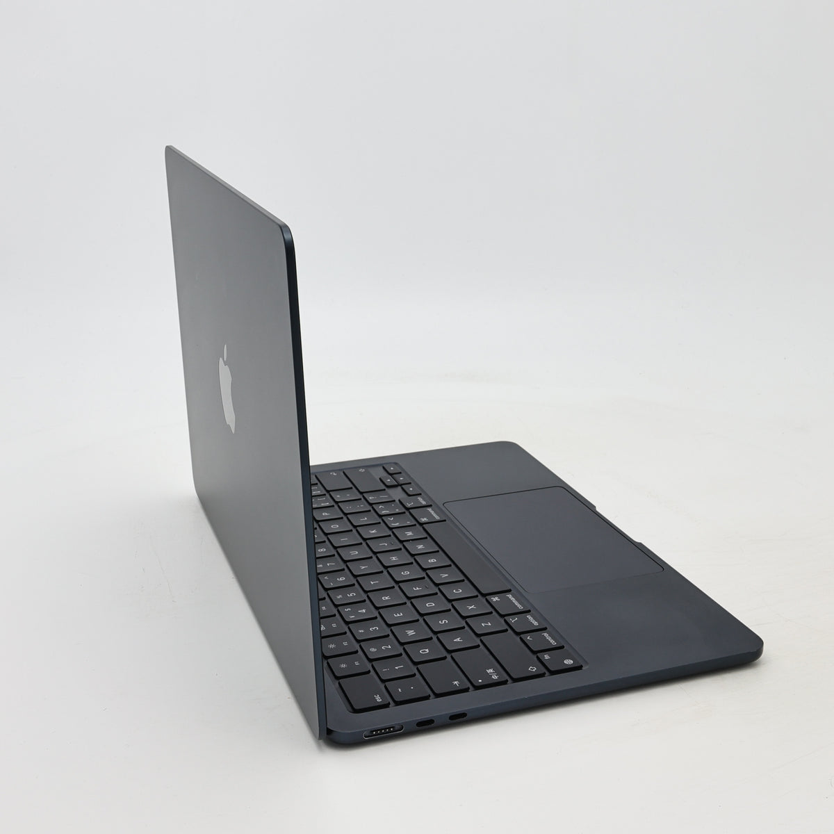 95新 Apple MacBook Air 22年 13寸 M2（8+8核） 8G RAM 256G SSD 午夜色