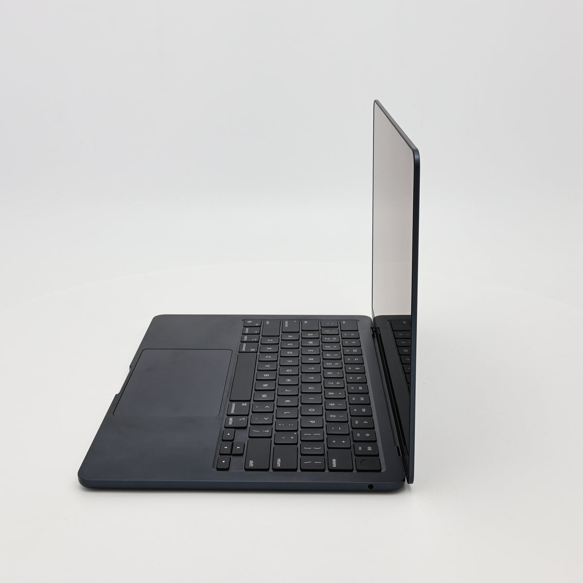 95新 Apple MacBook Air 22年 13寸 M2（8+8核） 8G RAM 256G SSD 午夜色