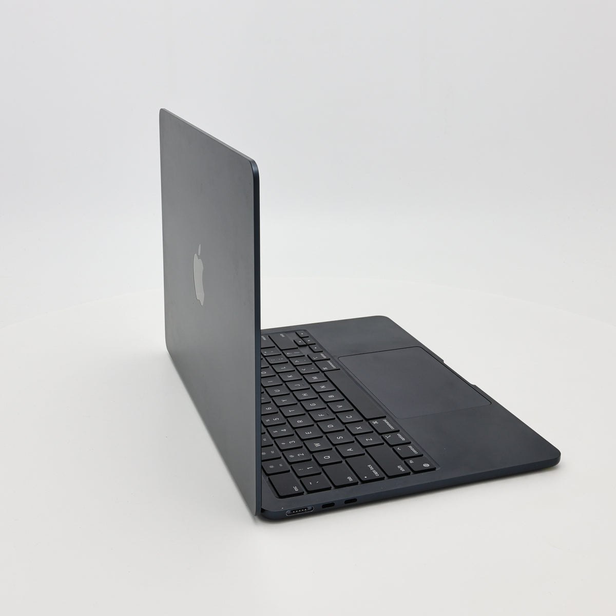 95新 Apple MacBook Air 22年 13寸 M2（8+8核） 8G RAM 256G SSD 午夜色