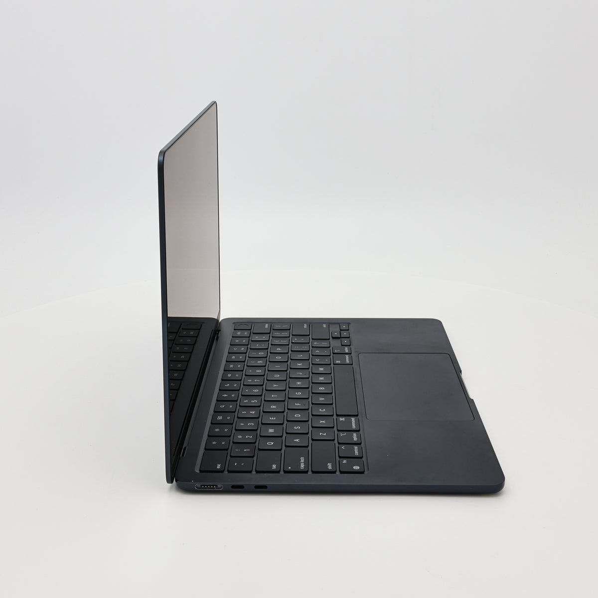 95新 Apple MacBook Air 22年 13寸 M2（8+8核） 8G RAM 256G SSD 午夜色