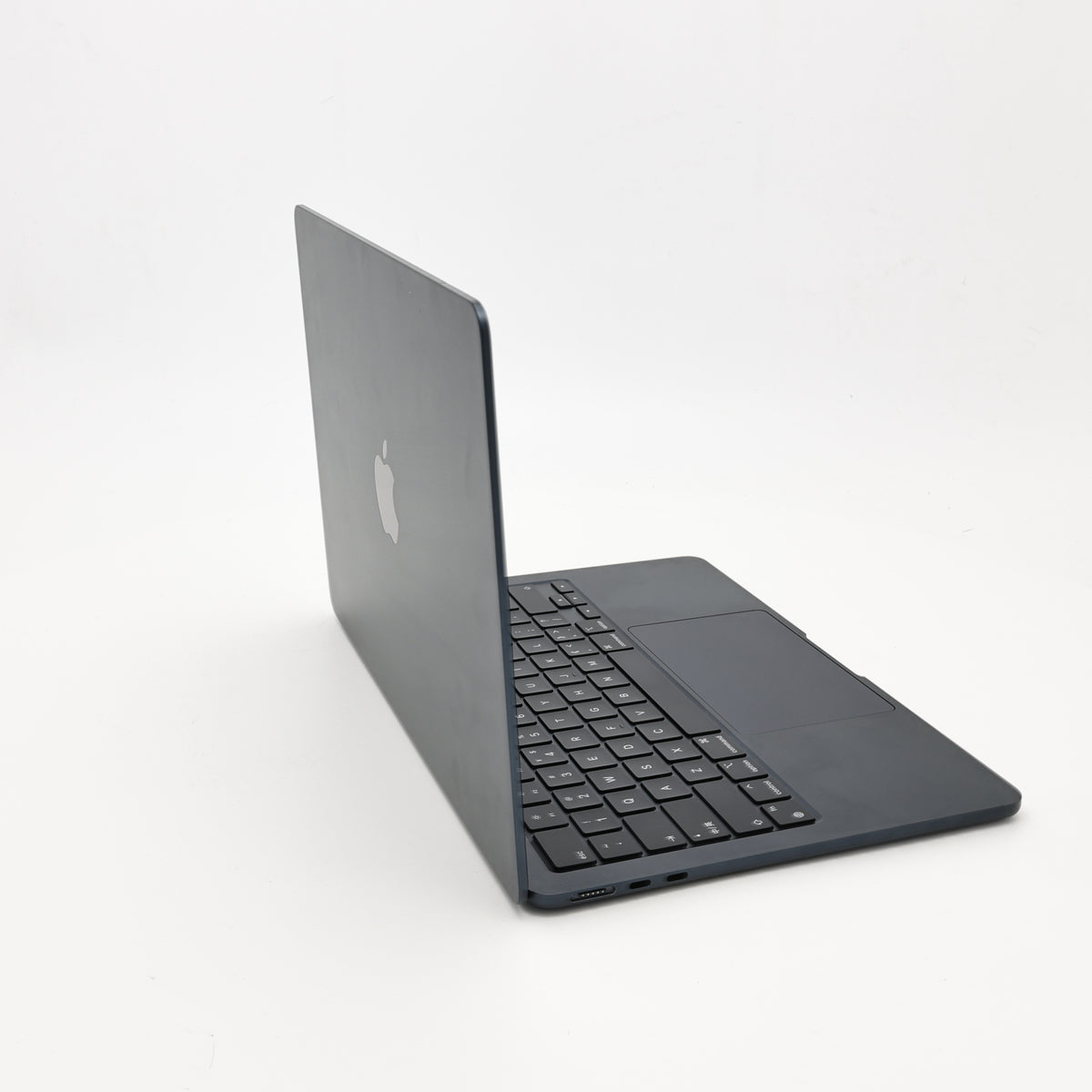 95新 Apple MacBook Air 22年 13寸 M2（8+8核） 16G RAM 256G SSD 午夜色