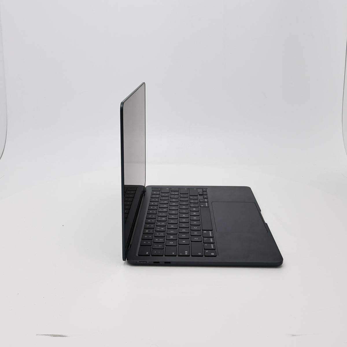 95新 Apple MacBook Air 22年 13寸 M2（8+8核） 8G RAM 256G SSD 午夜色