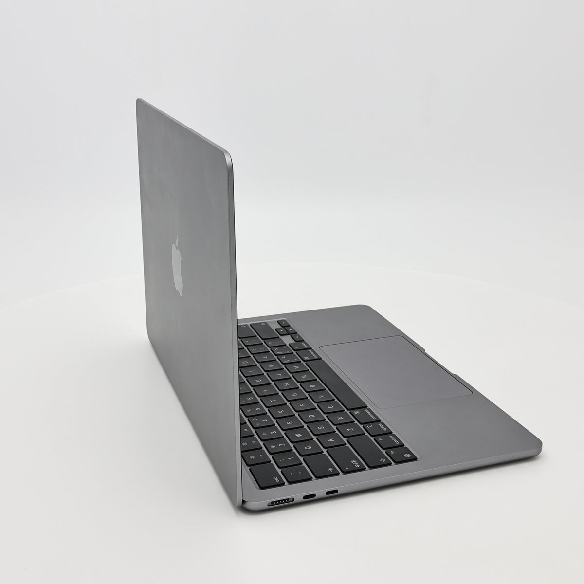 99新 Apple MacBook Air 22年 13寸 M2（8+8核） 8G RAM 256G SSD 深空灰色