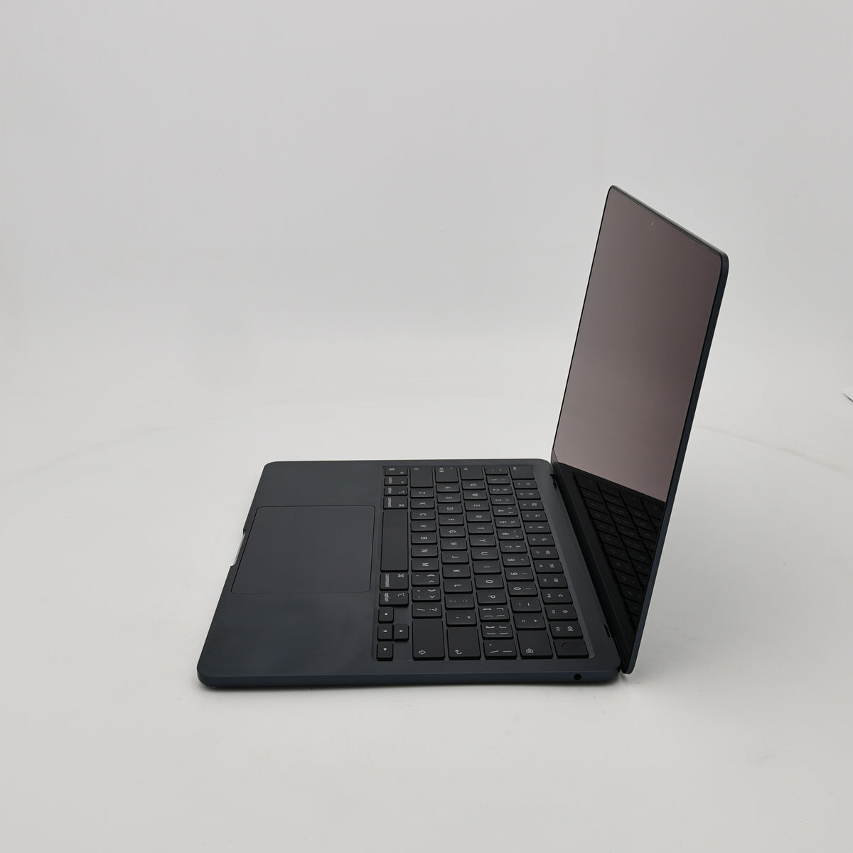 95新 Apple MacBook Air 22年 13寸 M2（8+8核） 8G RAM 256G SSD 午夜色