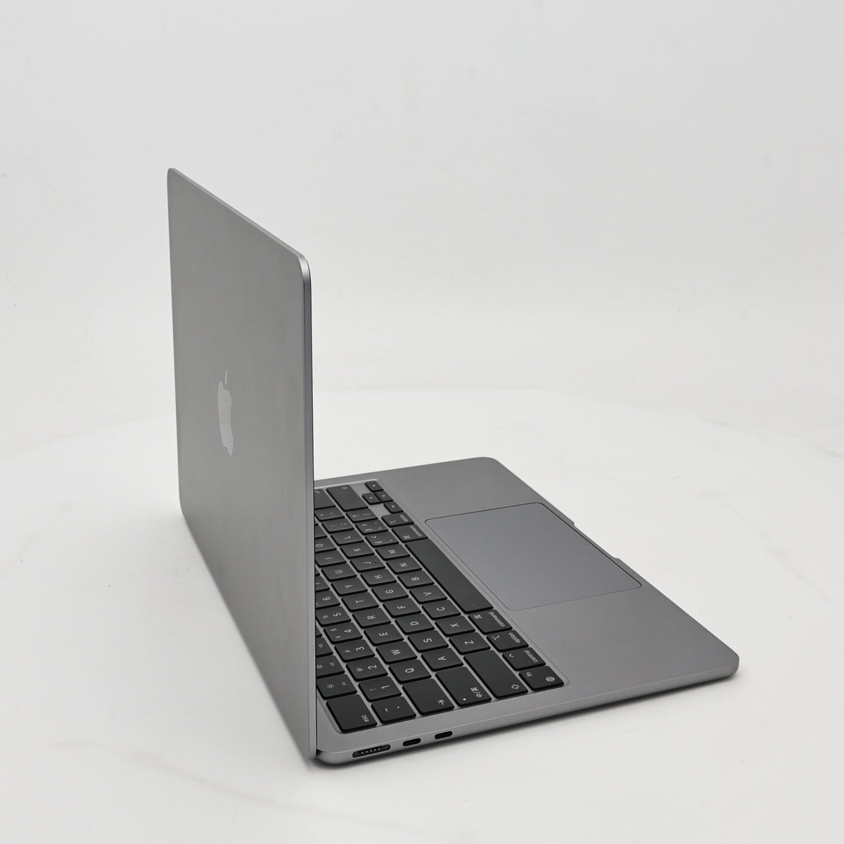 95新 Apple MacBook Air 22年 13寸 M2（8+8核） 8G RAM 256G SSD 深空灰色