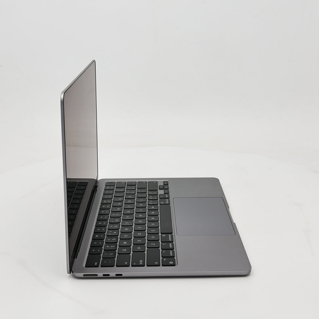 95新 Apple MacBook Air 22年 13寸 M2（8+8核） 8G RAM 256G SSD 深空灰色