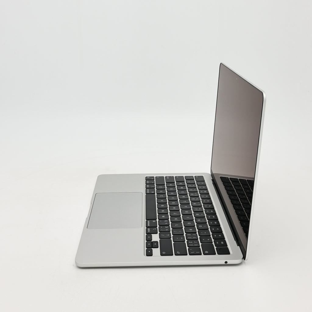 95新 Apple MacBook Air 22年 13寸 M2（8+8核） 8G RAM 256G SSD 銀色