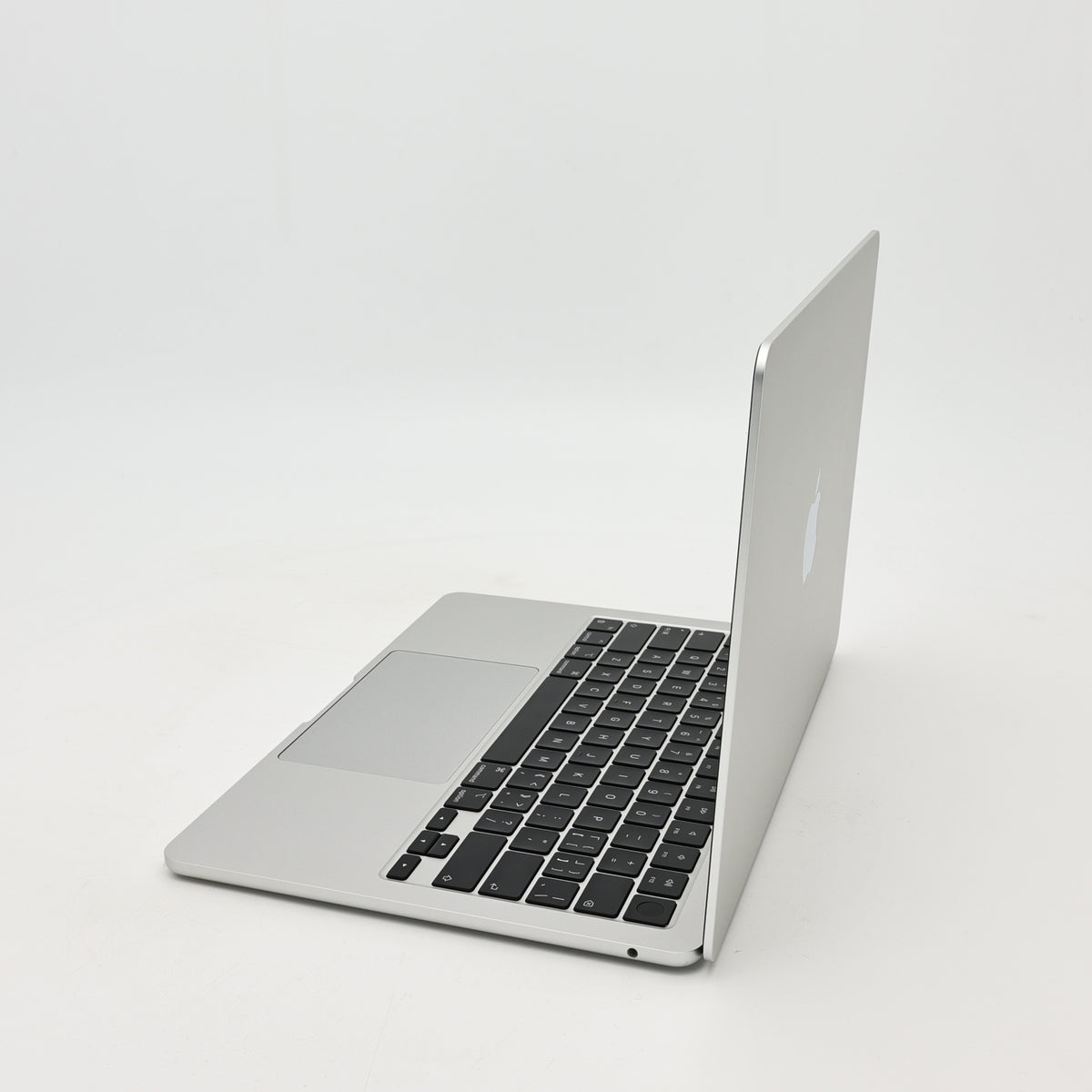 95新 Apple MacBook Air 22年 13寸 M2（8+8核） 8G RAM 256G SSD 銀色