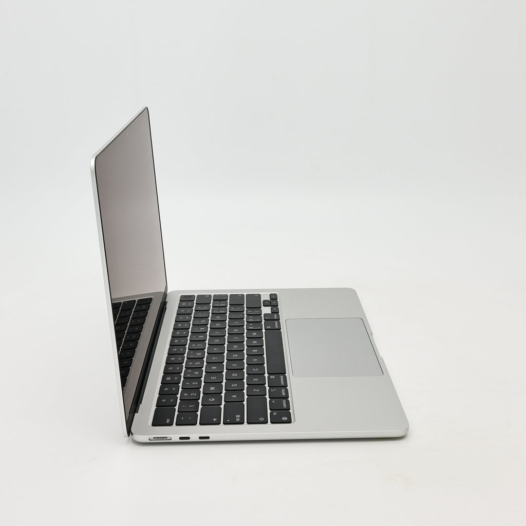 95新 Apple MacBook Air 22年 13寸 M2（8+8核） 8G RAM 256G SSD 銀色
