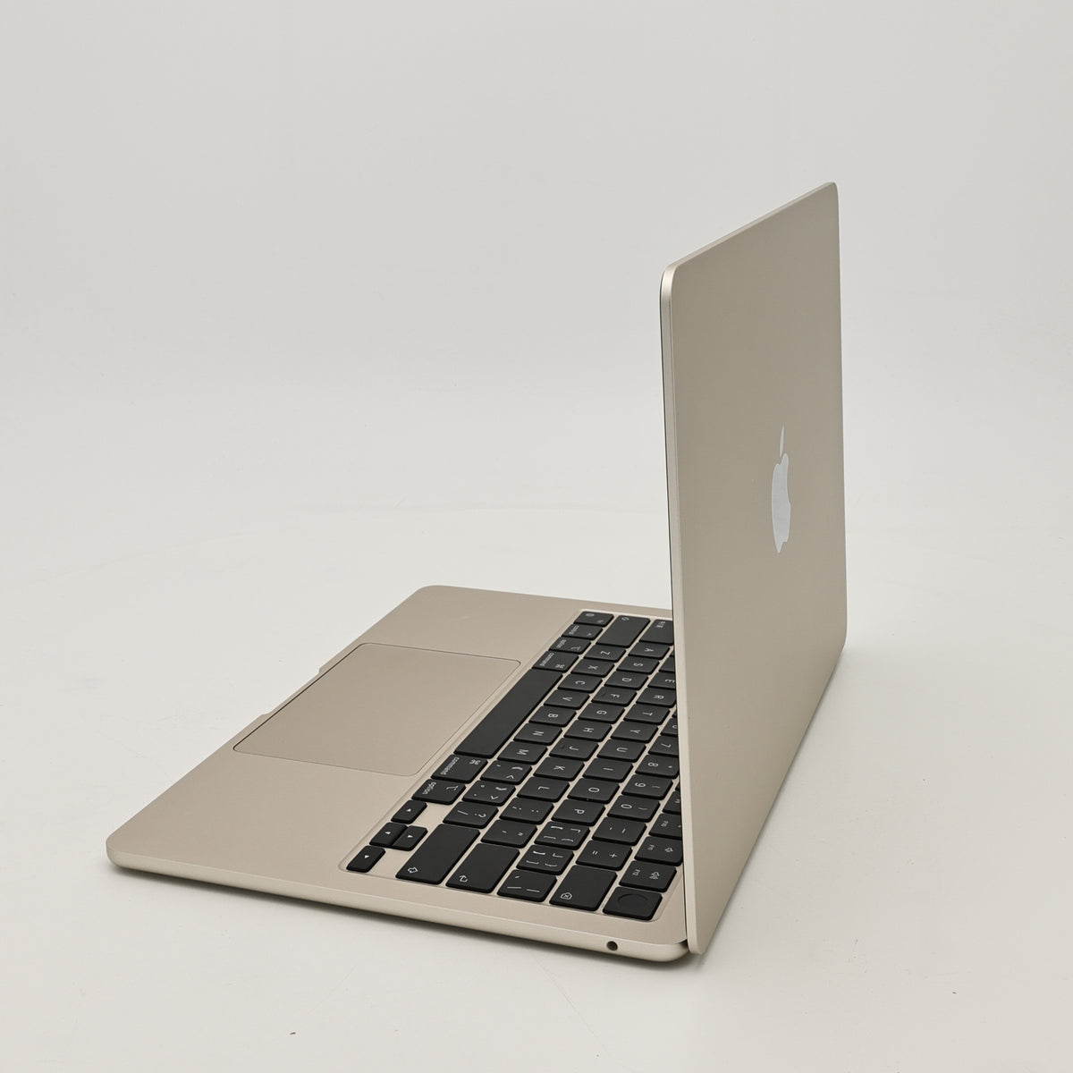 95新 Apple MacBook Air 22年 13寸 M2（8+8核） 16G RAM 256G SSD 星光色