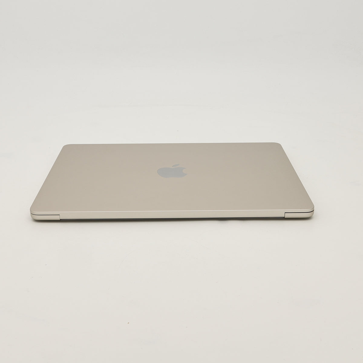 95新 Apple MacBook Air 22年 13寸 M2（8+8核） 16G RAM 256G SSD 星光色