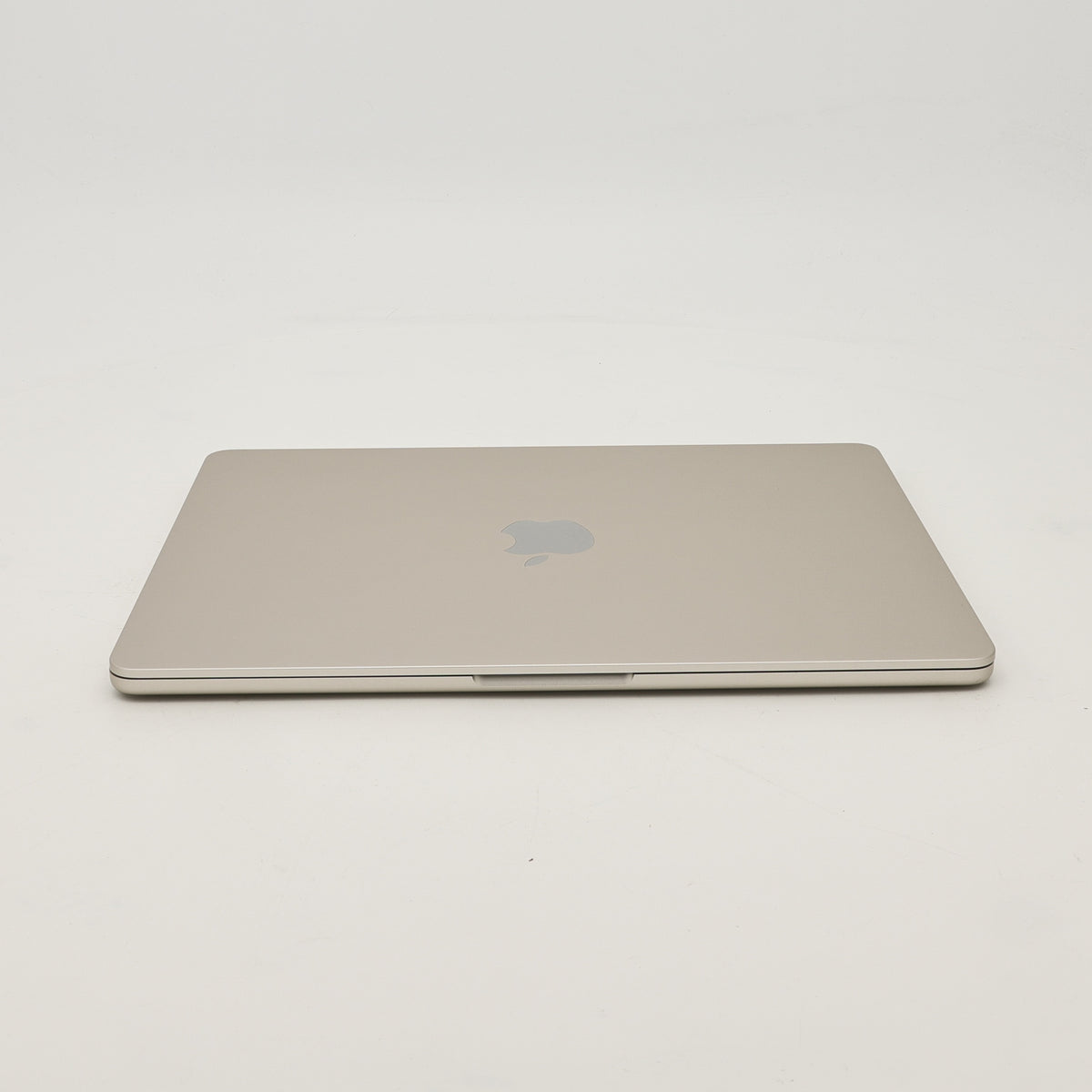 95新 Apple MacBook Air 22年 13寸 M2（8+8核） 16G RAM 256G SSD 星光色