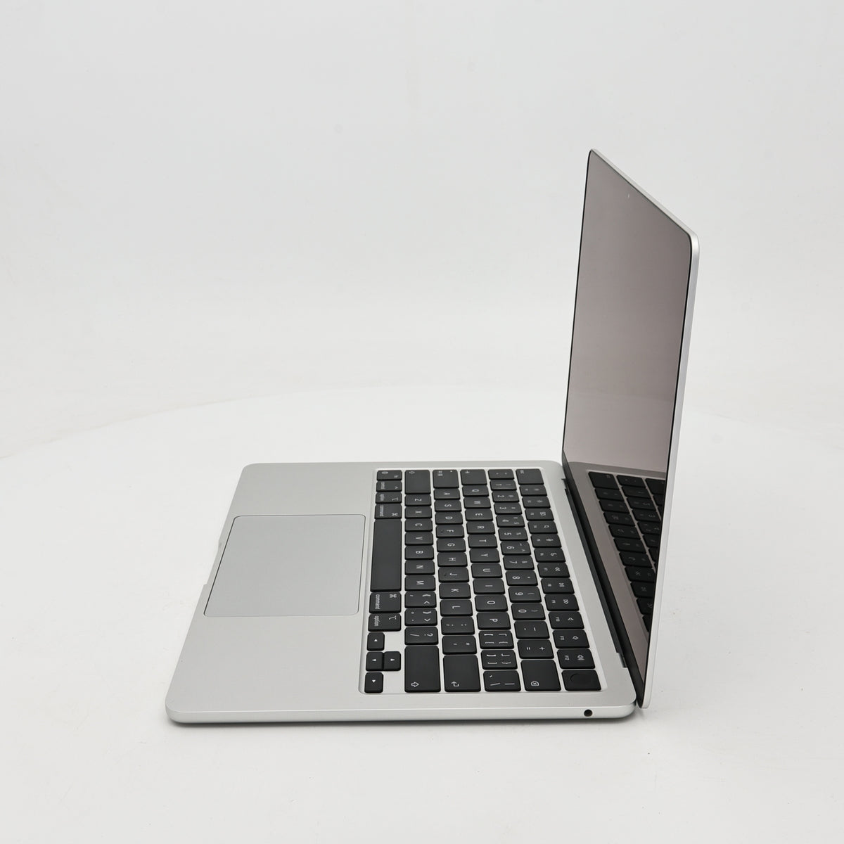 95新 Apple MacBook Air 22年 13寸 M2（8+8核） 8G RAM 256G SSD 銀色