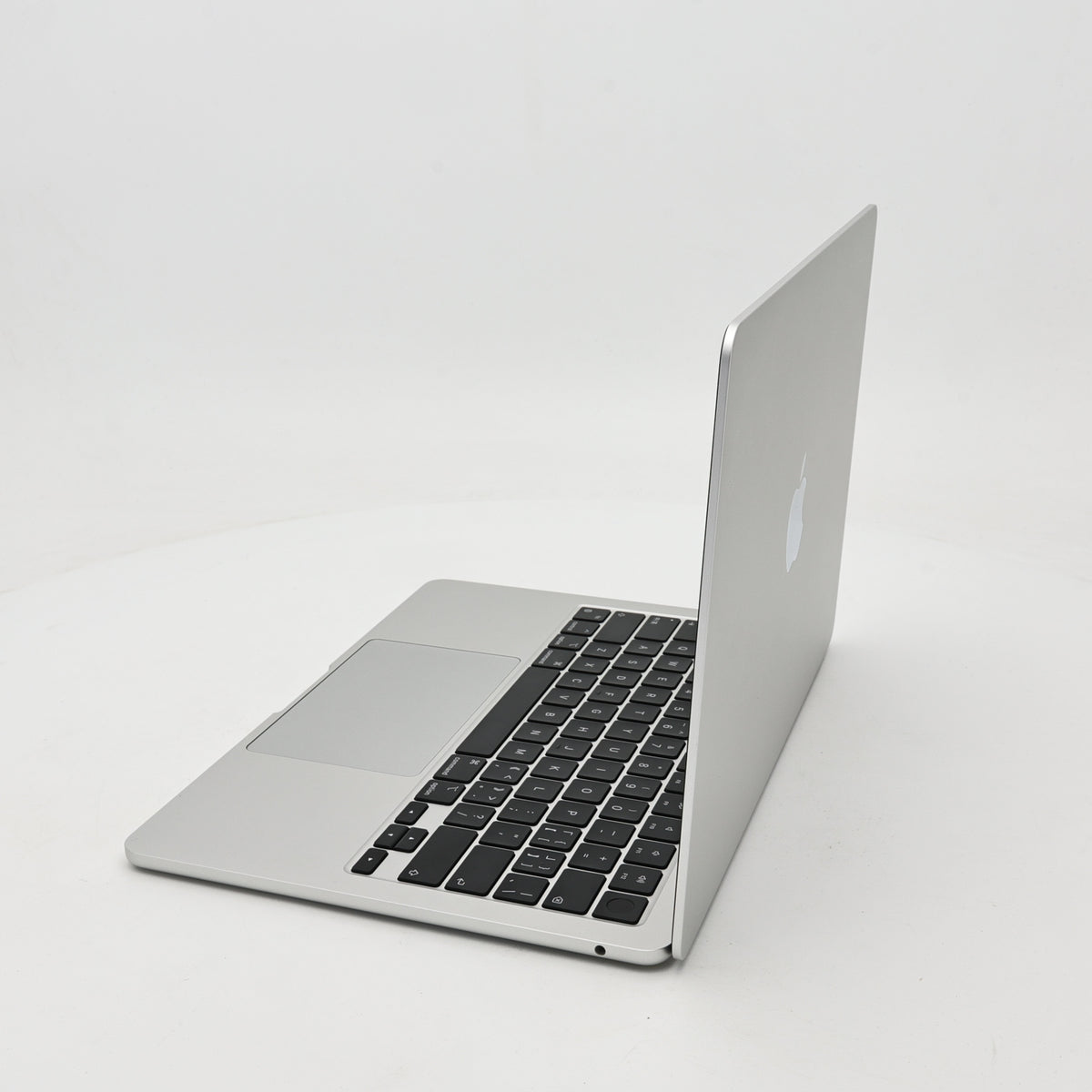 95新 Apple MacBook Air 22年 13寸 M2（8+8核） 8G RAM 256G SSD 銀色