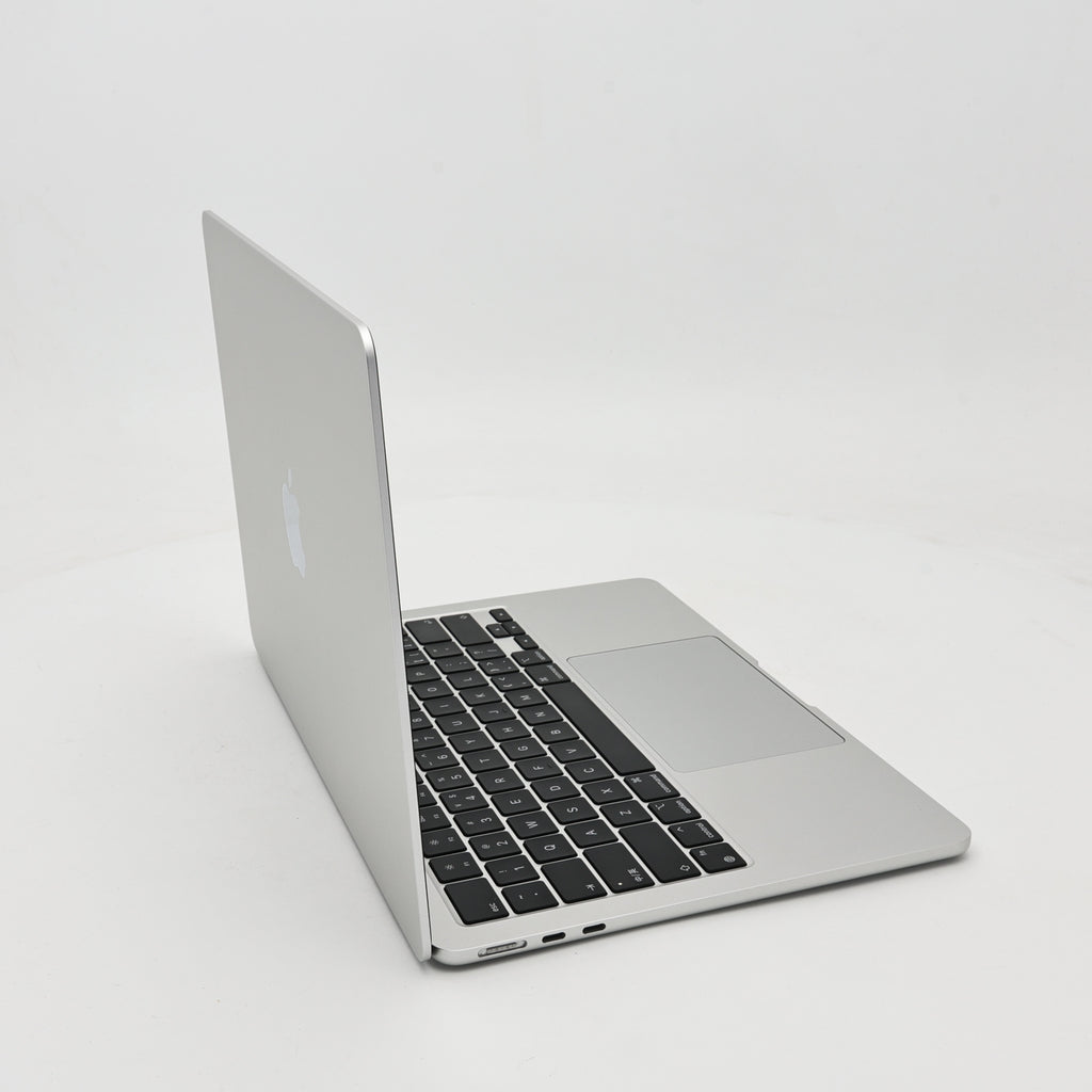 95新 Apple MacBook Air 22年 13寸 M2（8+8核） 8G RAM 256G SSD 銀色