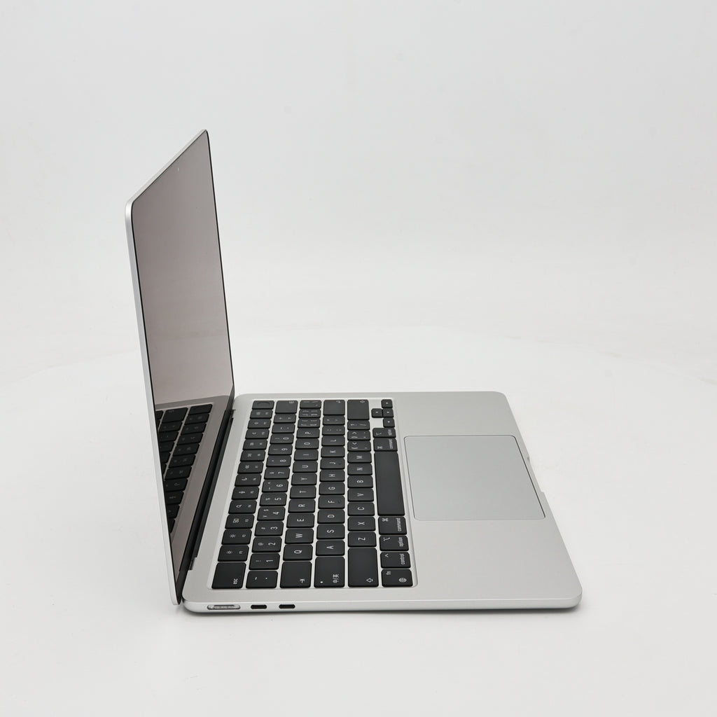 95新 Apple MacBook Air 22年 13寸 M2（8+8核） 8G RAM 256G SSD 銀色