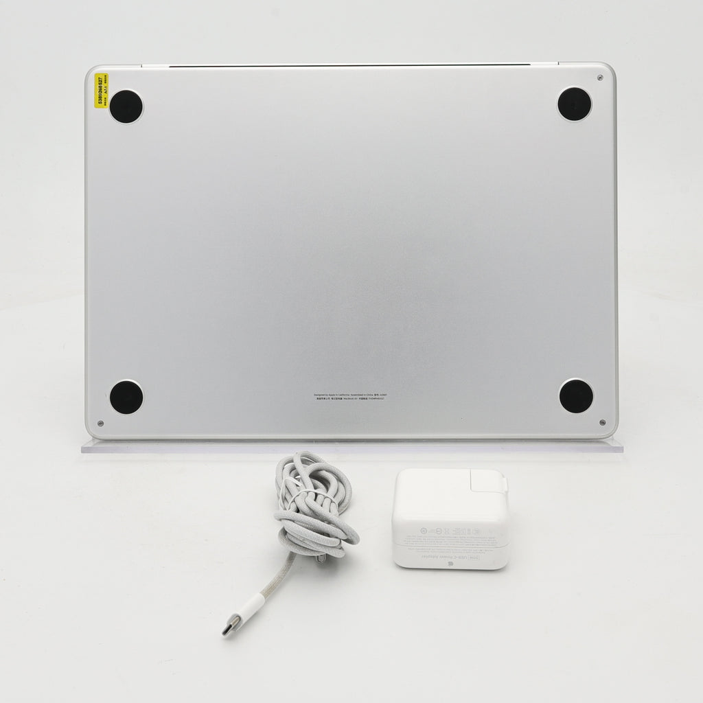 95新 Apple MacBook Air 22年 13寸 M2（8+8核） 8G RAM 256G SSD 銀色