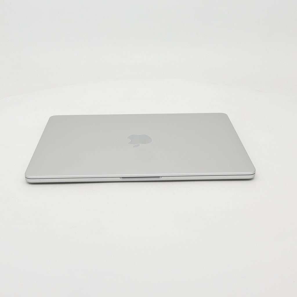 95新 Apple MacBook Air 22年 13寸 M2（8+8核） 8G RAM 256G SSD 銀色