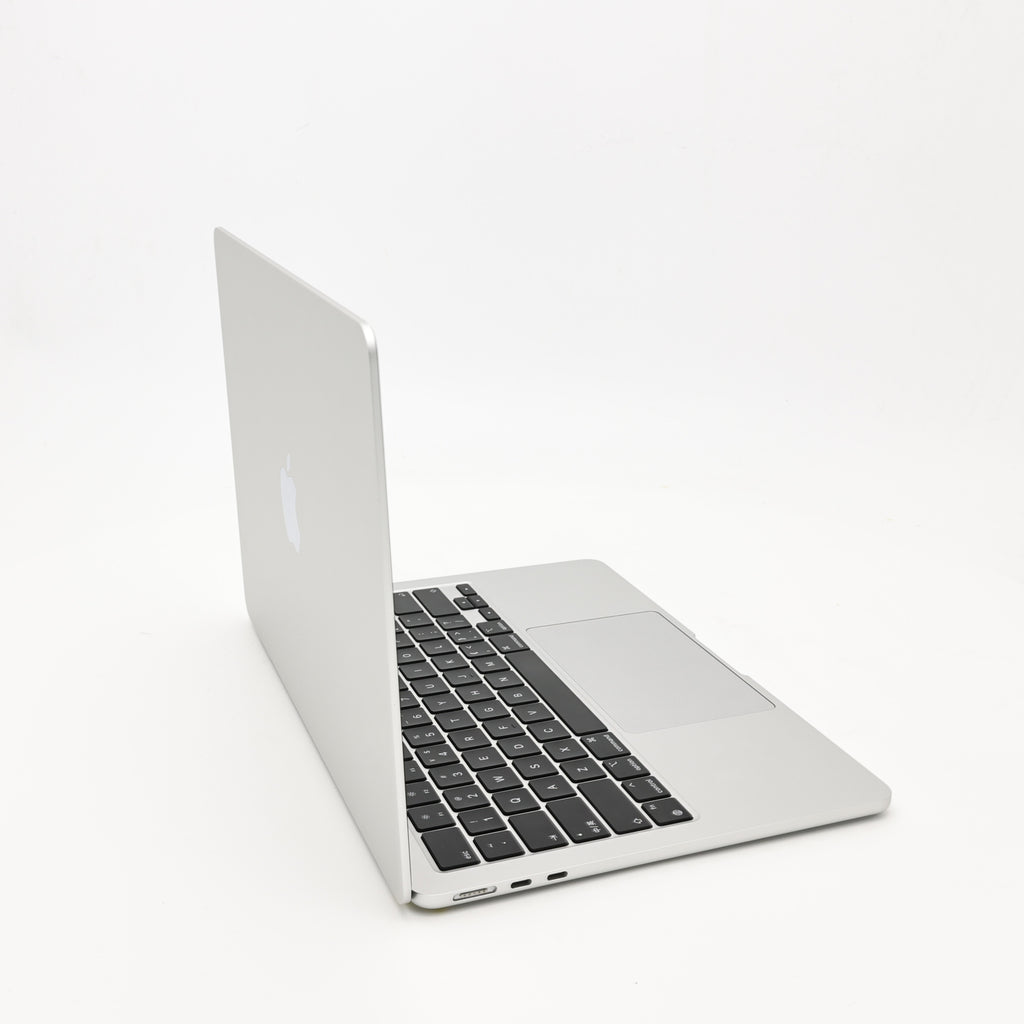 95新 Apple MacBook Air 22年 13寸 M2（8+8核） 8G RAM 256G SSD 銀色