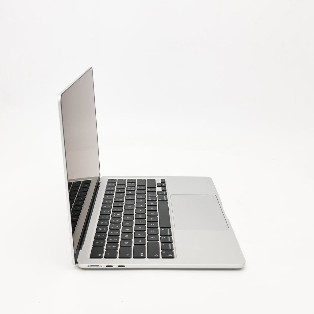 95新 Apple MacBook Air 22年 13寸 M2（8+8核） 8G RAM 256G SSD 銀色