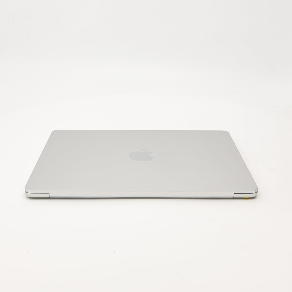 95新 Apple MacBook Air 22年 13寸 M2（8+8核） 8G RAM 256G SSD 銀色