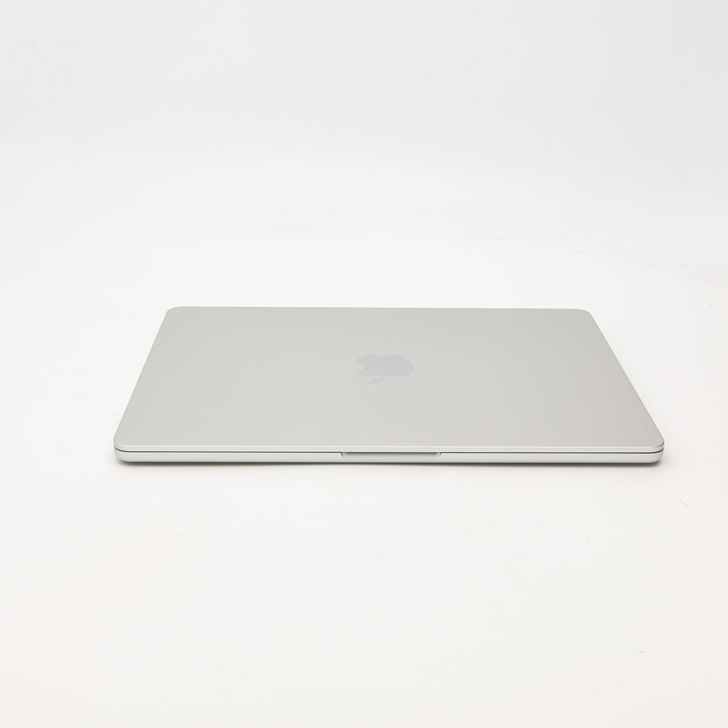 95新 Apple MacBook Air 22年 13寸 M2（8+8核） 8G RAM 256G SSD 銀色