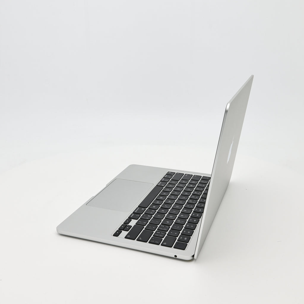 95新 Apple MacBook Air 22年 13寸 M2（8+8核） 8G RAM 256G SSD 銀色