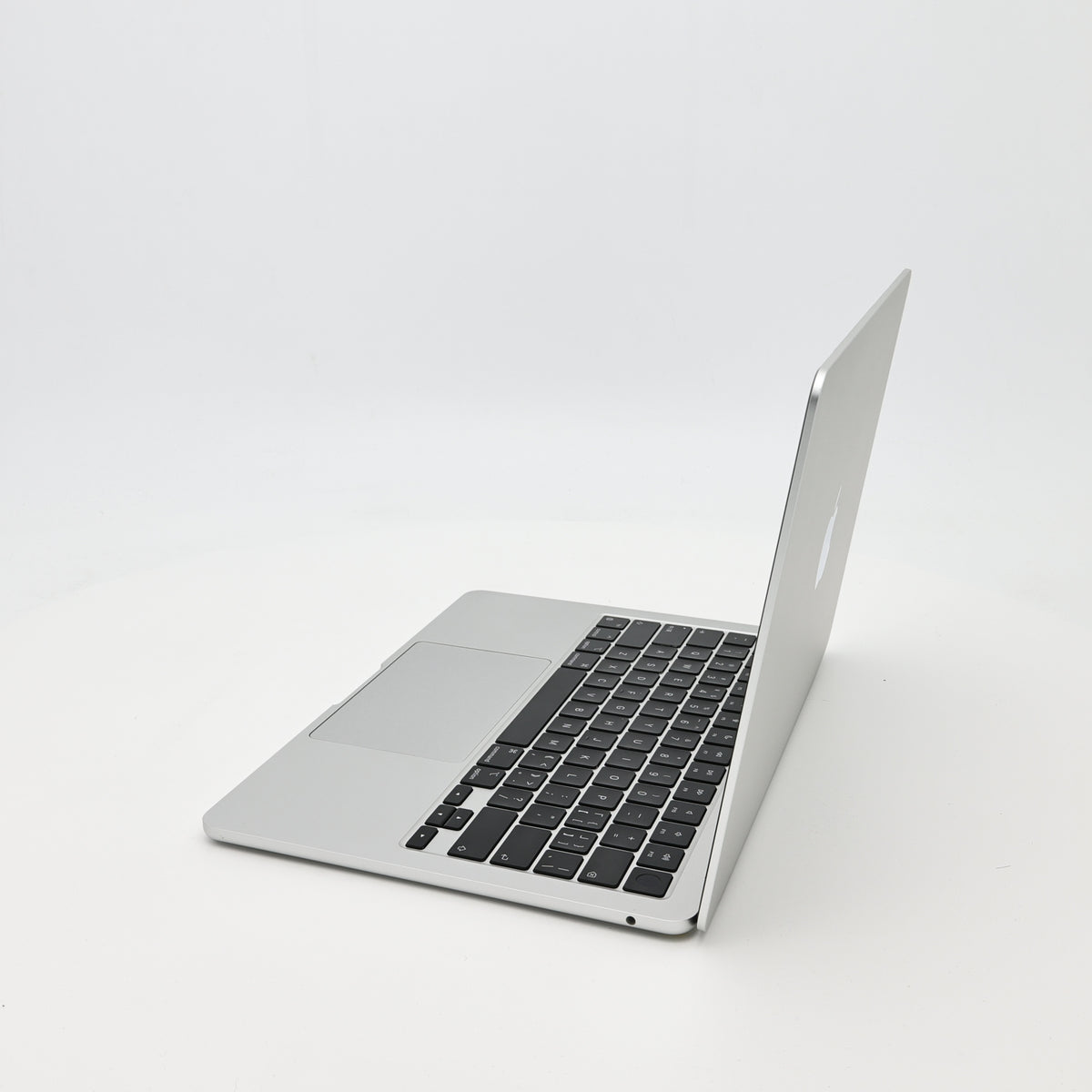 95新 Apple MacBook Air 22年 13寸 M2（8+8核） 8G RAM 256G SSD 銀色