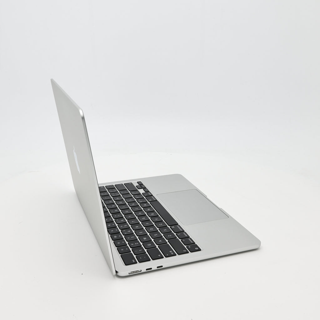95新 Apple MacBook Air 22年 13寸 M2（8+8核） 8G RAM 256G SSD 銀色