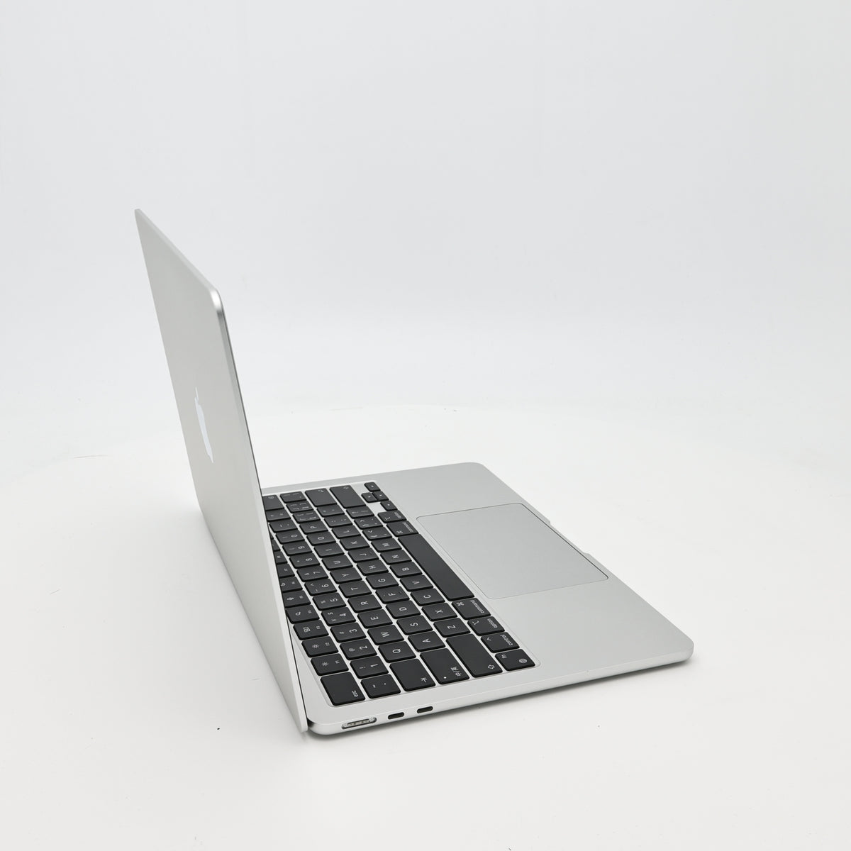 95新 Apple MacBook Air 22年 13寸 M2（8+8核） 8G RAM 256G SSD 銀色