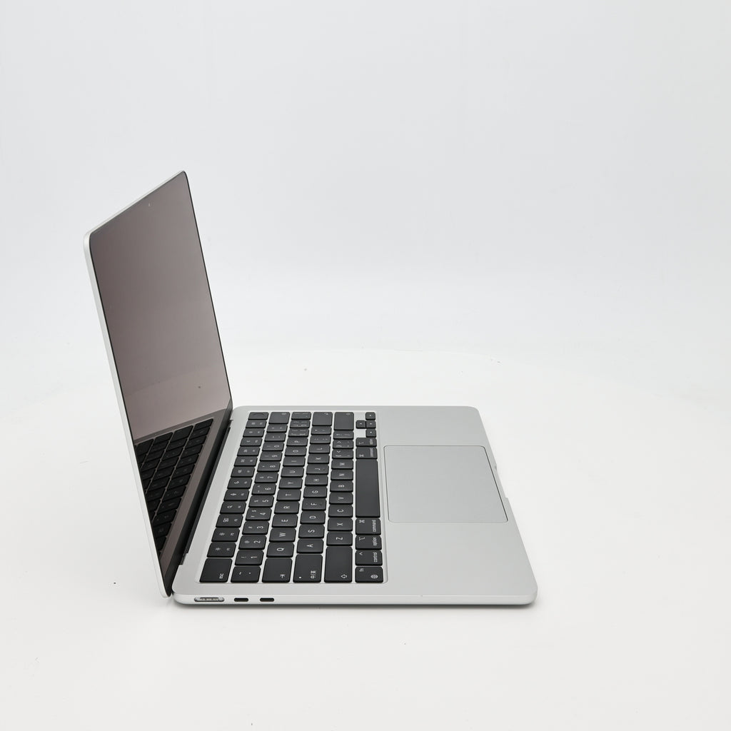 95新 Apple MacBook Air 22年 13寸 M2（8+8核） 8G RAM 256G SSD 銀色