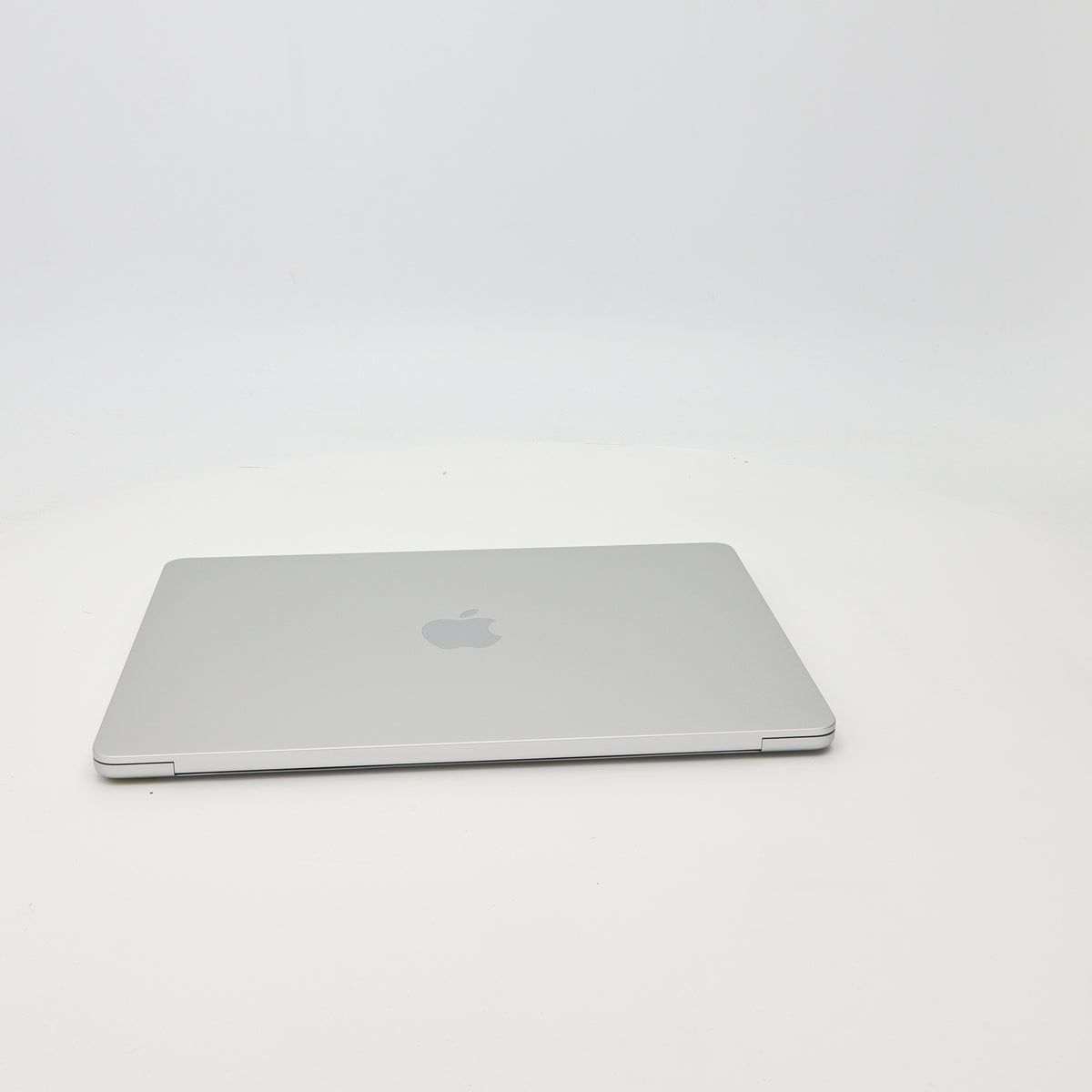 95新 Apple MacBook Air 22年 13寸 M2（8+8核） 8G RAM 256G SSD 銀色