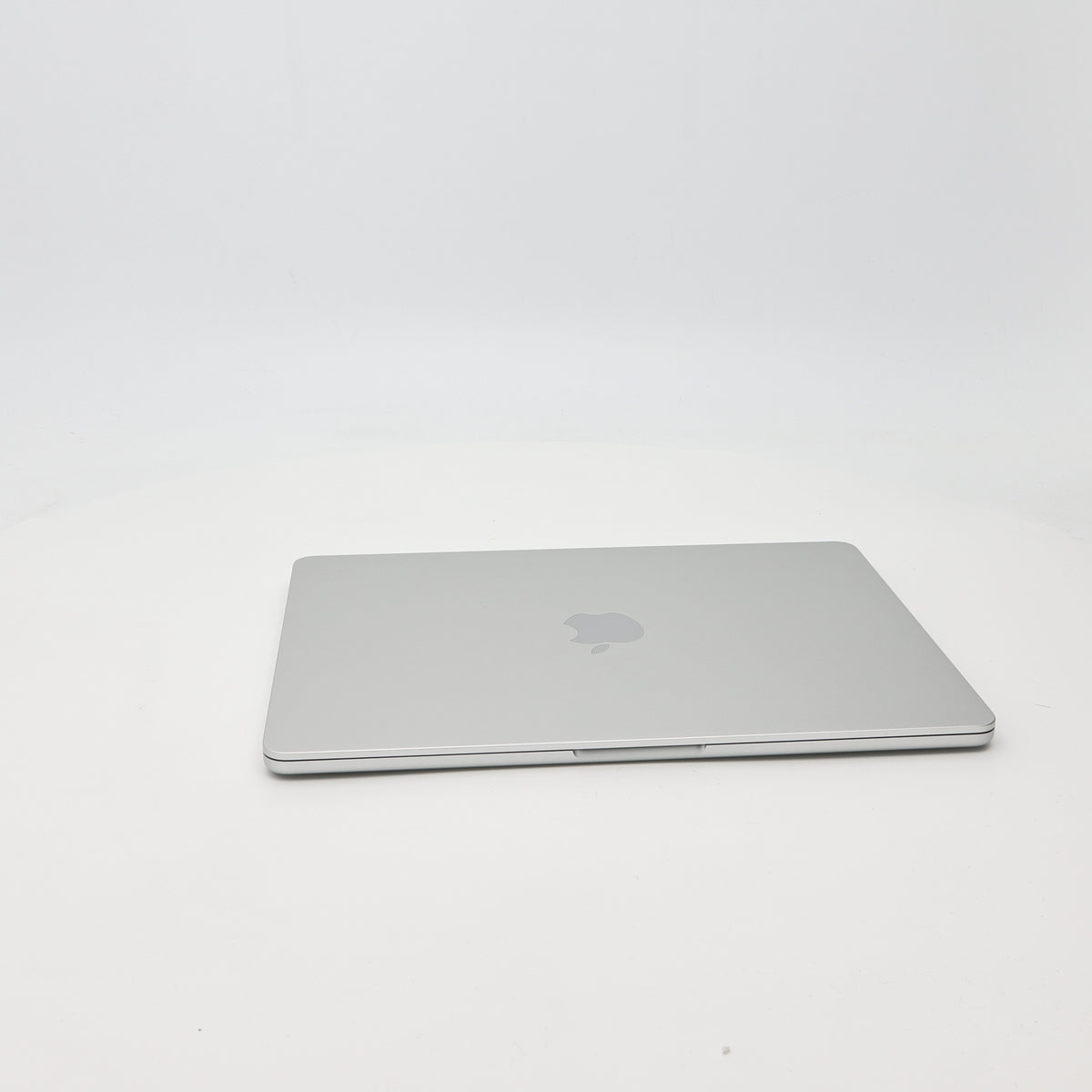 95新 Apple MacBook Air 22年 13寸 M2（8+8核） 8G RAM 256G SSD 銀色