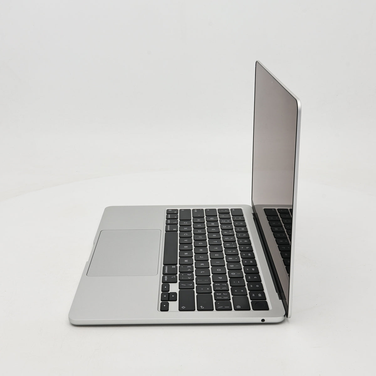 95新 Apple MacBook Air 22年 13寸 M2（8+8核） 8G RAM 512G SSD 銀色