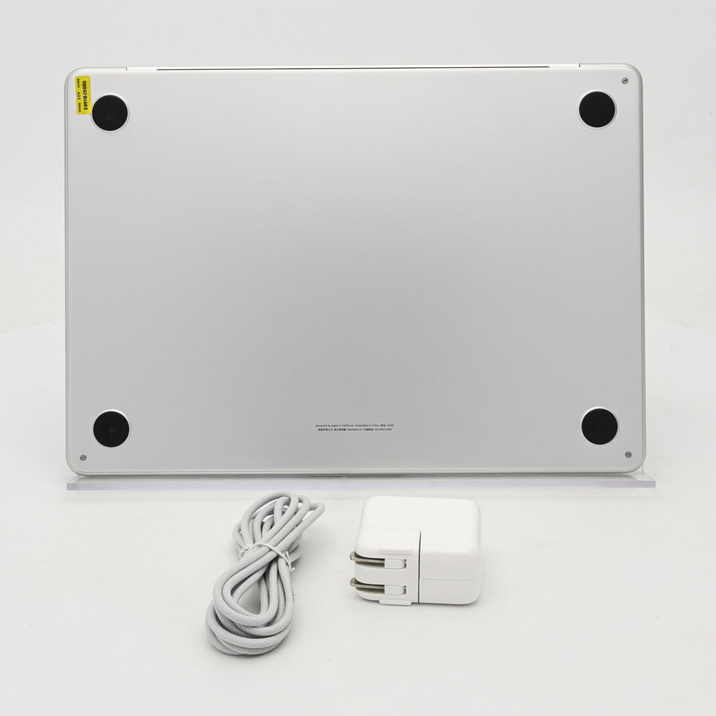 95新 Apple MacBook Air 22年 13寸 M2（8+8核） 8G RAM 512G SSD 銀色