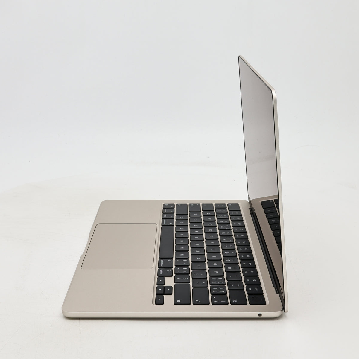 95新 Apple MacBook Air 22年 13寸 M2（8+8核） 8G RAM 256G SSD 星光色