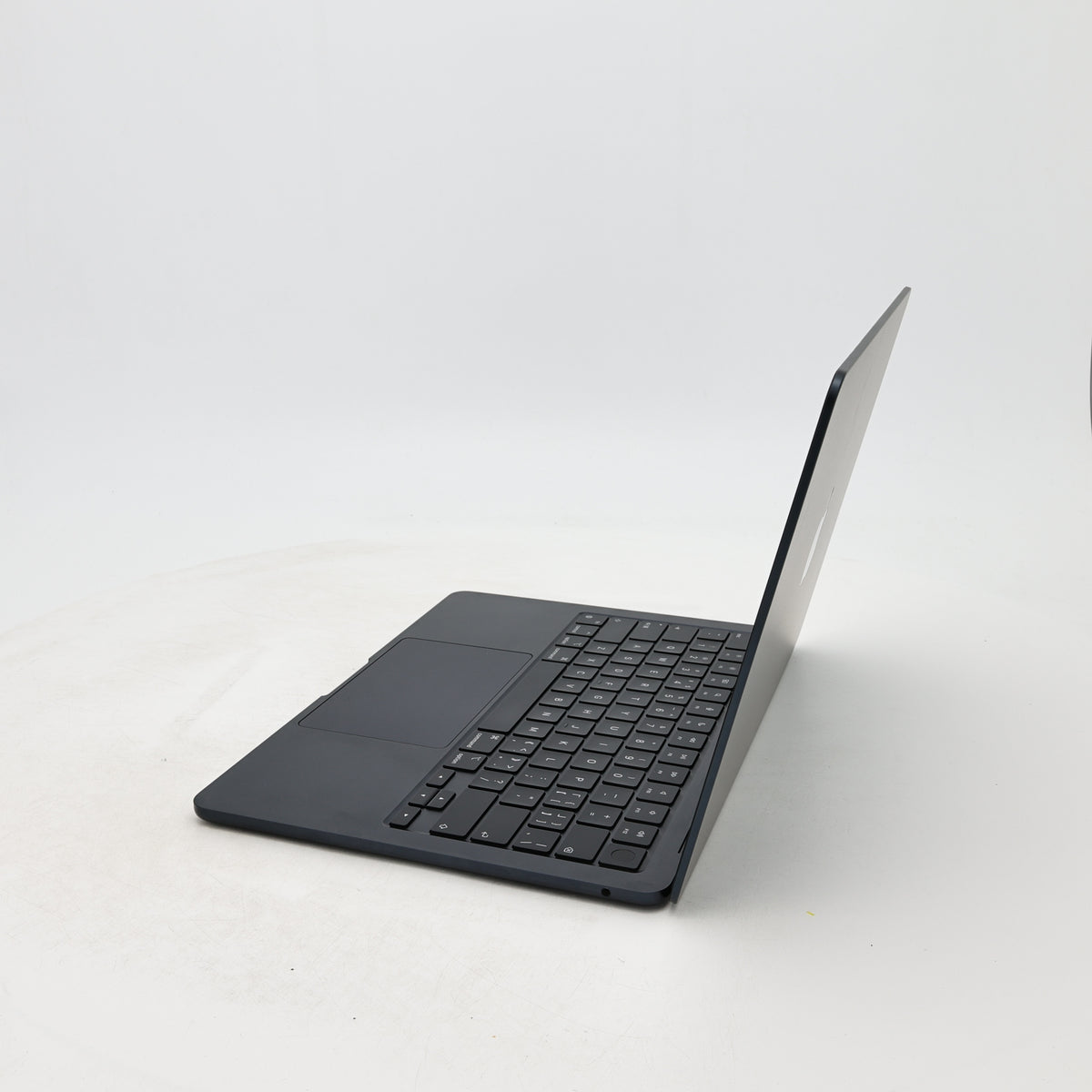 95新 Apple MacBook Air 22年 13寸 M2（8+8核） 8G RAM 256G SSD 午夜色
