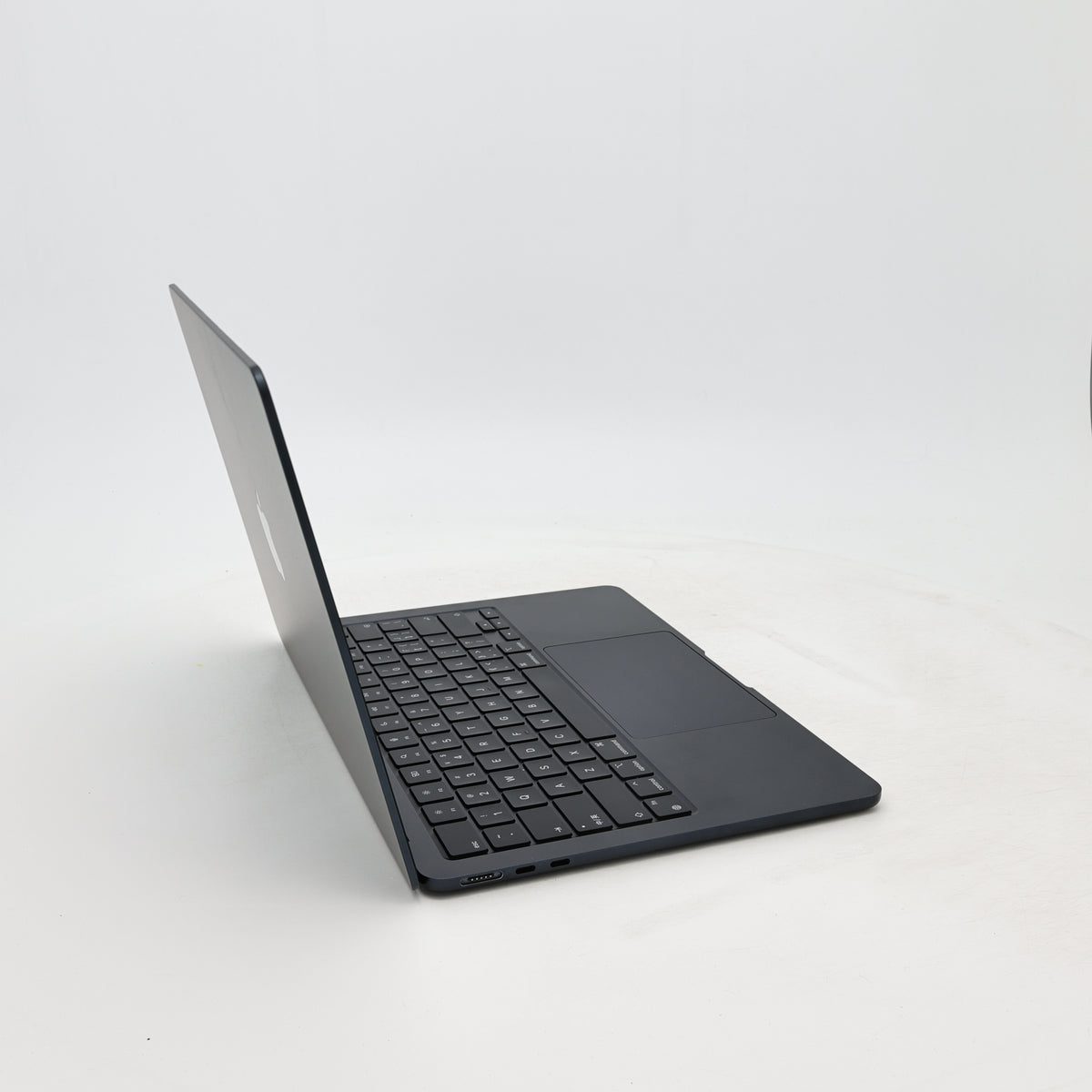 95新 Apple MacBook Air 22年 13寸 M2（8+8核） 8G RAM 256G SSD 午夜色