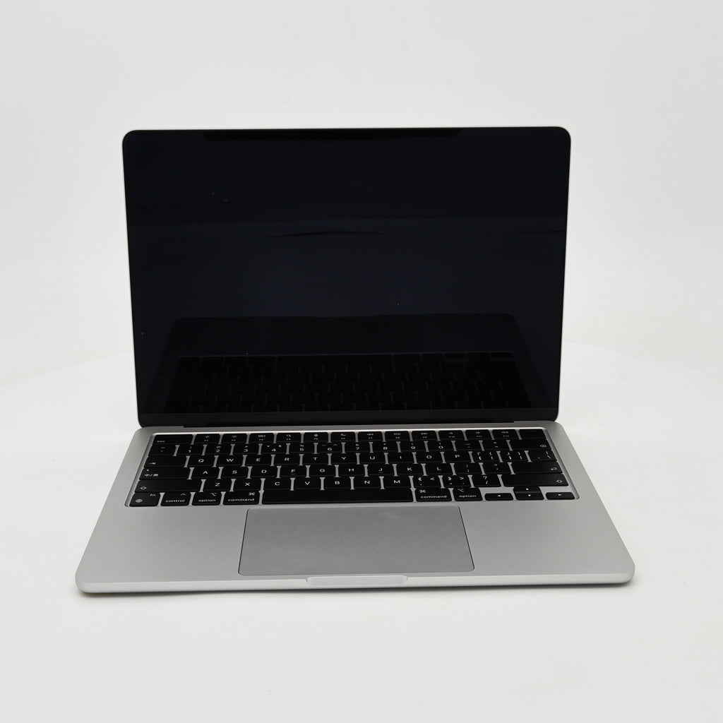 95新 Apple MacBook Air 22年 13寸 M2（8+8核） 8G RAM 256G SSD 銀色