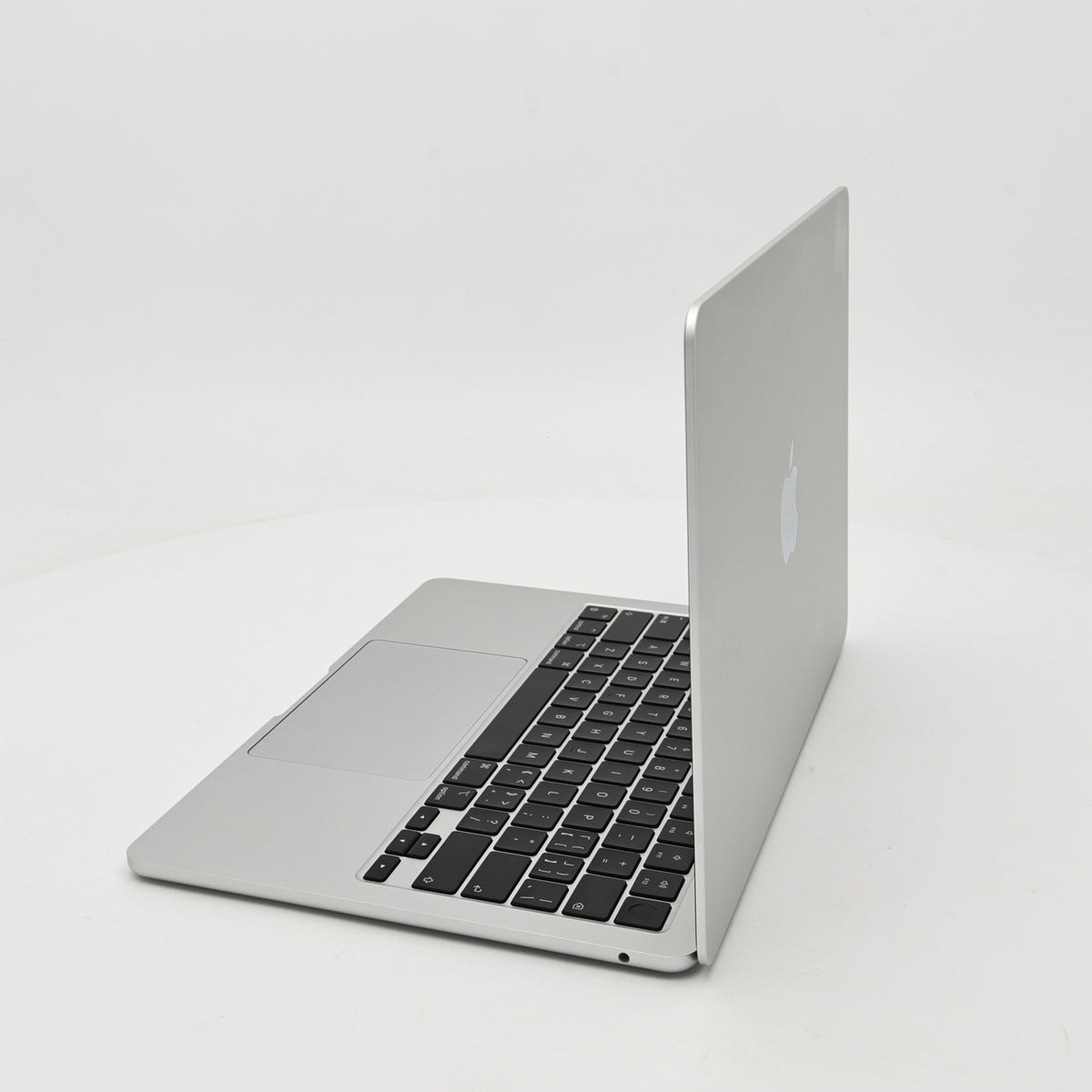 95新 Apple MacBook Air 22年 13寸 M2（8+8核） 8G RAM 256G SSD 銀色