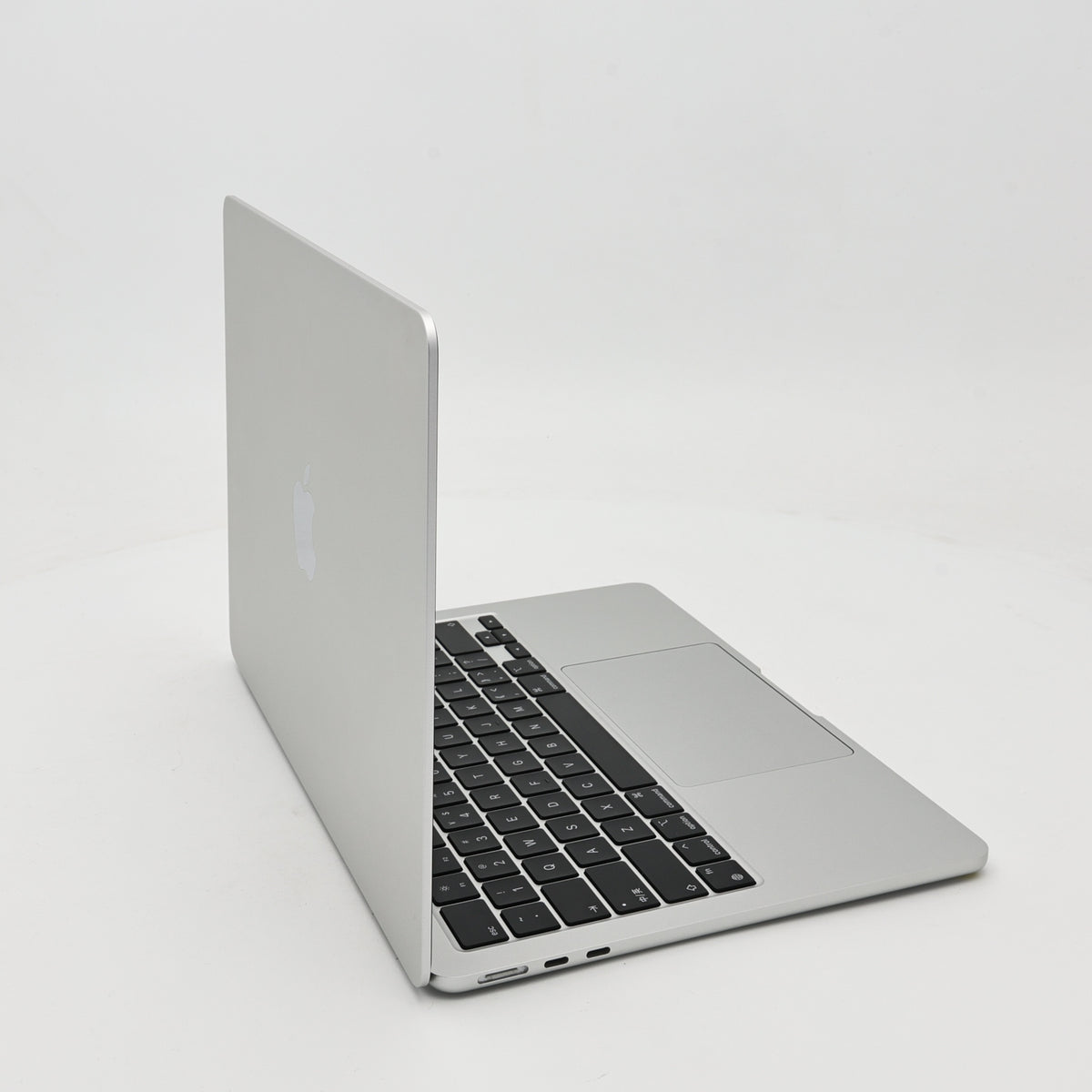 95新 Apple MacBook Air 22年 13寸 M2（8+8核） 8G RAM 256G SSD 銀色