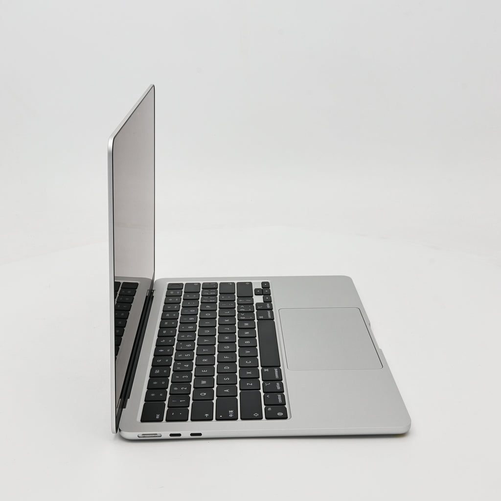 95新 Apple MacBook Air 22年 13寸 M2（8+8核） 8G RAM 256G SSD 銀色